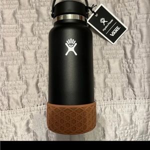 New! Hydro flask Limited edition collab with VANS! 32oz with waffle boots